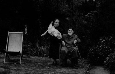 с женой Анной и котом Котей (август 1950)