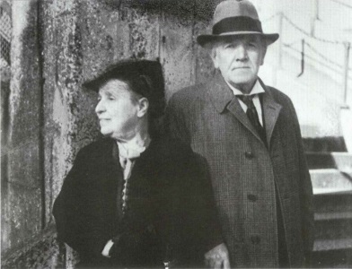 Н. Метнер с женой в Лондонском зоопарке (1948)
