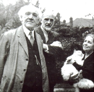 с женой Анной, котом Котей и А. Сваном (сентябрь 1948)